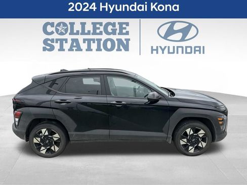 Used 2024 Hyundai Kona SEL AWD/4WD image 2