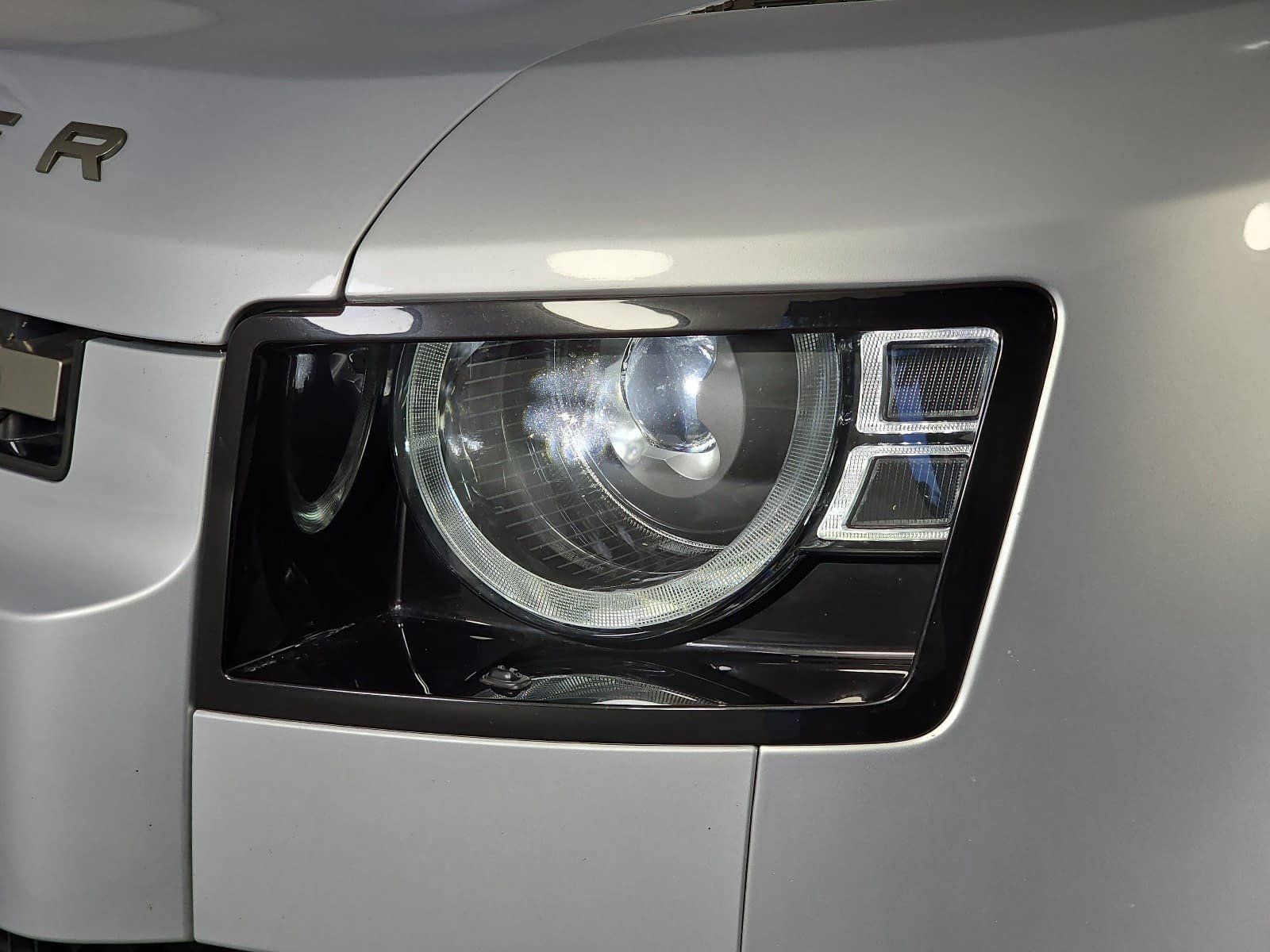Used 2024 Land Rover Defender 130 X-Dynamic SE AWD/4WD image 30