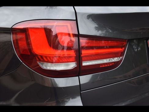 Used 2017 BMW X5 xDrive40e image 52