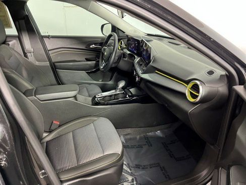 Certified 2025 Chevrolet Trax LT w/ Driver Confidence Package image 21