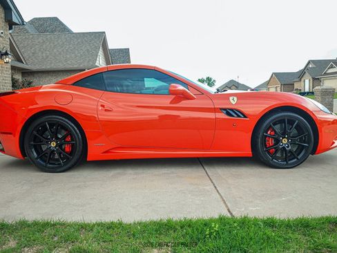 Used 2012 Ferrari California image 18