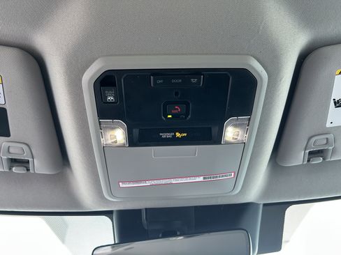 Used 2024 Toyota Tundra Limited image 34