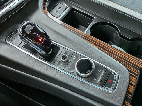 Used 2024 Cadillac Escalade Premium Luxury w/ Performance Package AWD/4WD image 24