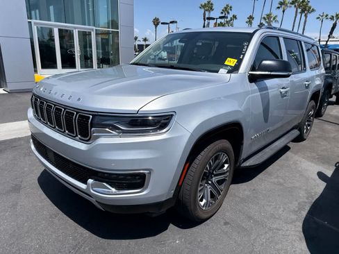 Used 2024 Jeep Wagoneer L Series II w/ Flexible Seating Group RWD image 2