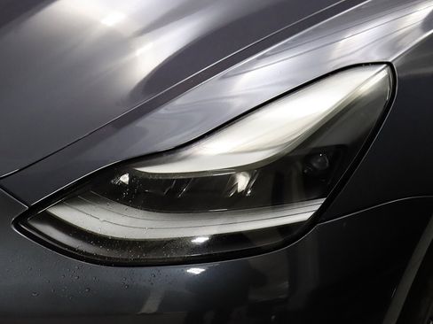 Used 2023 Tesla Model 3 Standard Range image 4