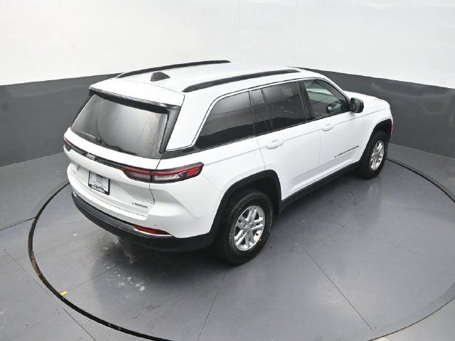 Used 2025 Jeep Grand Cherokee Laredo AWD/4WD image 17
