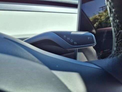 Used 2022 Tesla Model 3 Standard Range RWD image 12