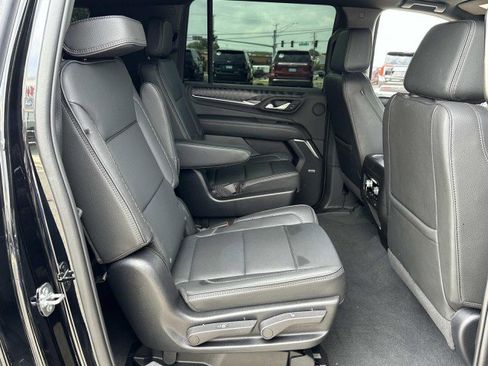 Used 2022 GMC Yukon XL Denali image 11
