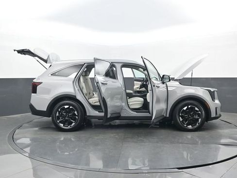 Used 2025 Kia Sorento S w/ Panoramic Sunroof Package FWD image 32