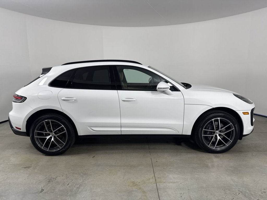 Certified 2025 Porsche Macan AWD/4WD image 8