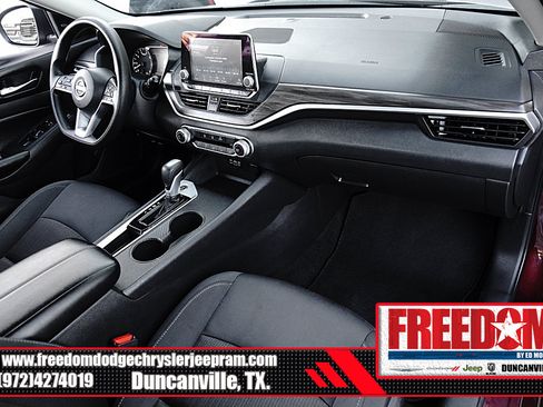 Used 2025 Nissan Altima 2.5 SV FWD image 12