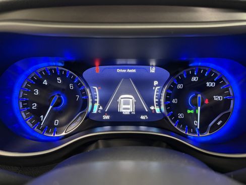 Used 2024 Chrysler Pacifica Touring-L image 21