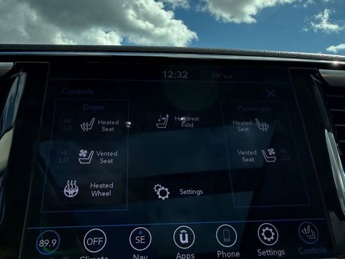 Used 2020 Chrysler Pacifica Limited image 18