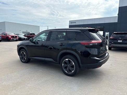 Used 2025 Nissan Rogue SV AWD/4WD image 4