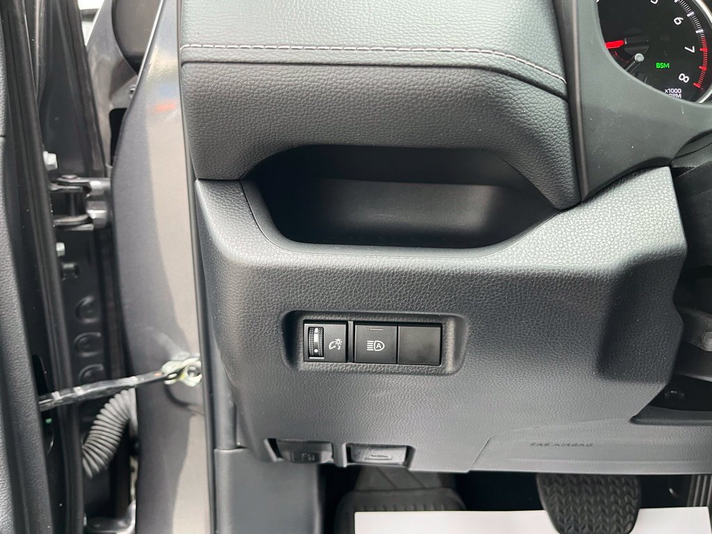 Used 2022 Toyota RAV4 XLE AWD/4WD image 15