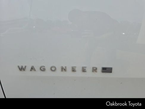 Used 2022 Jeep Wagoneer Series III w/ Premium Group I AWD/4WD image 10