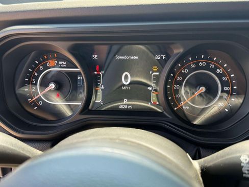 Used 2025 Jeep Wrangler Unlimited Rubicon AWD/4WD image 19