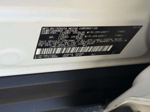 Used 2019 Toyota RAV4 LE w/ Carpet Mat Package AWD/4WD image 25