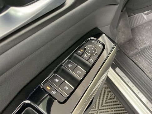 Used 2023 Nissan Pathfinder Platinum image 21