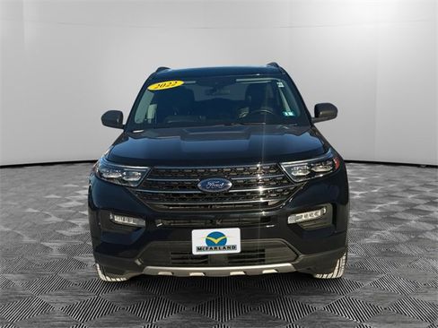 Used 2022 Ford Explorer XLT w/ Equipment Group 202A image 8
