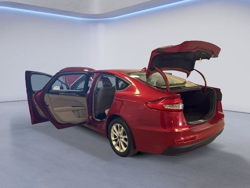 Used 2020 Ford Fusion SE FWD image 12