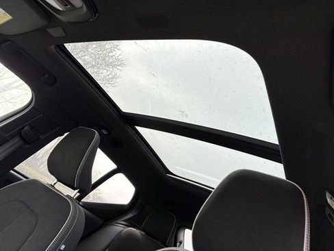 Used 2025 Volvo XC40 B5 Plus image 23