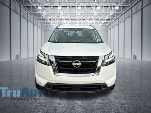 Used 2025 Nissan Pathfinder SV AWD/4WD image 11