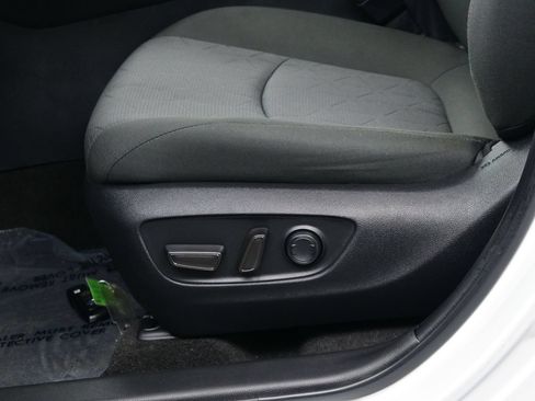 Used 2022 Toyota RAV4 XLE AWD/4WD image 11