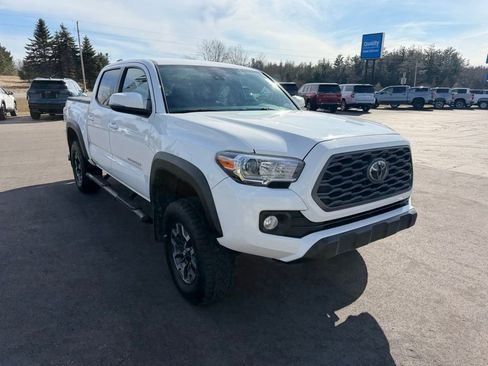 Used 2021 Toyota Tacoma TRD Off-Road w/ Technology Package image 3