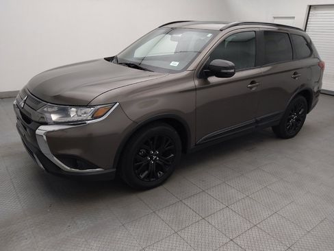 Used 2019 Mitsubishi Outlander LE AWD/4WD image 2