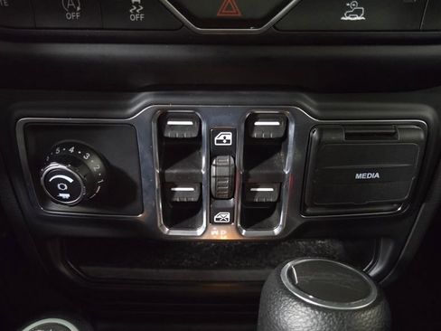 Used 2023 Jeep Gladiator Sport image 24