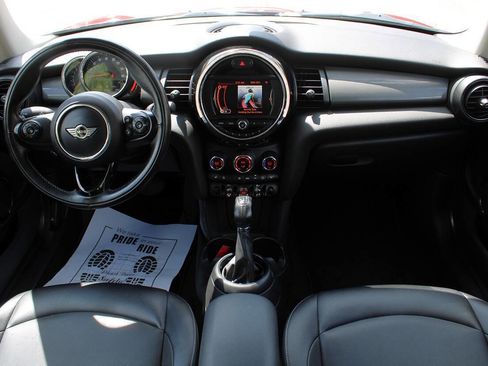 Used 2018 MINI Cooper 2-Door Hardtop w/ Signature Line Package FWD image 15
