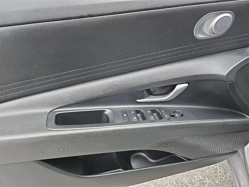 Used 2024 Hyundai Elantra SEL image 10