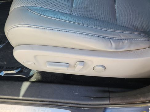 Used 2016 Toyota Highlander Limited image 15