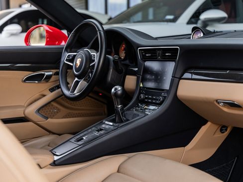 Certified 2019 Porsche 911 Targa 4S image 45