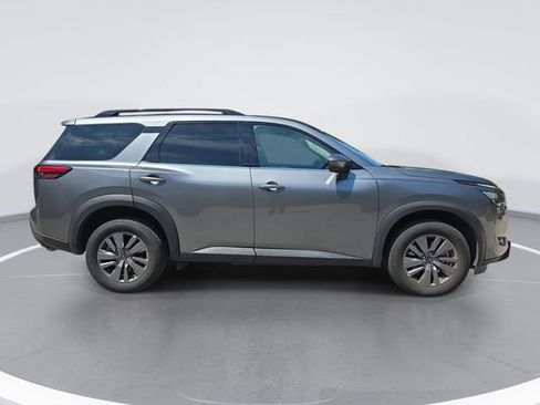 Used 2025 Nissan Pathfinder SV FWD image 3
