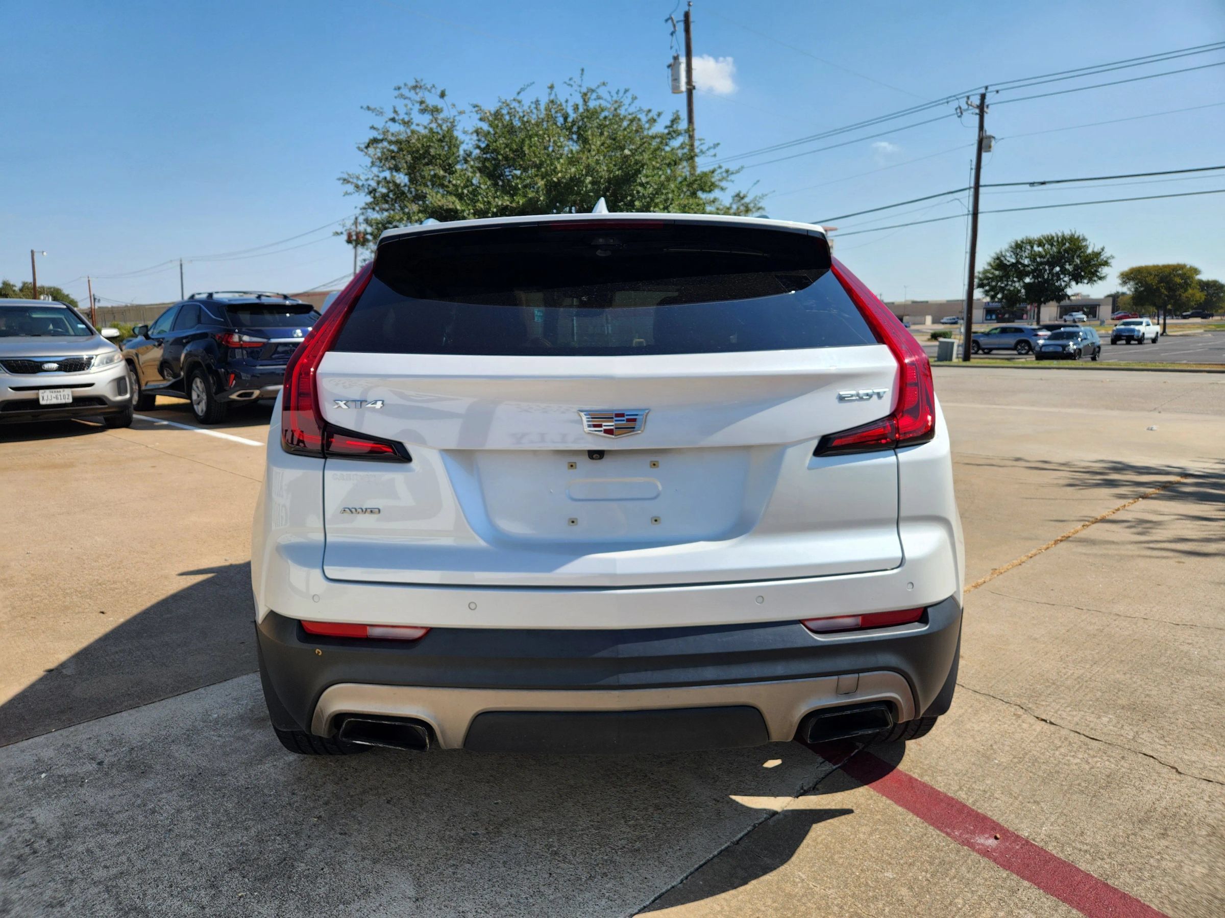 Used 2019 Cadillac XT4 Premium Luxury w/ Technology Package AWD/4WD image 4