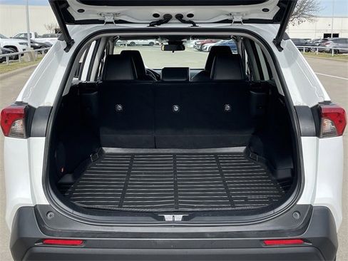 Used 2020 Toyota RAV4 XLE Premium image 29