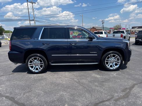 Used 2017 GMC Yukon SLT w/ Premium Edition AWD/4WD image 8