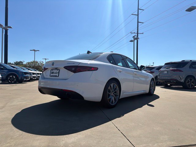 Used 2022 Alfa Romeo Giulia Ti RWD image 5