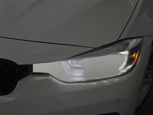 Used 2017 BMW 330e image 32