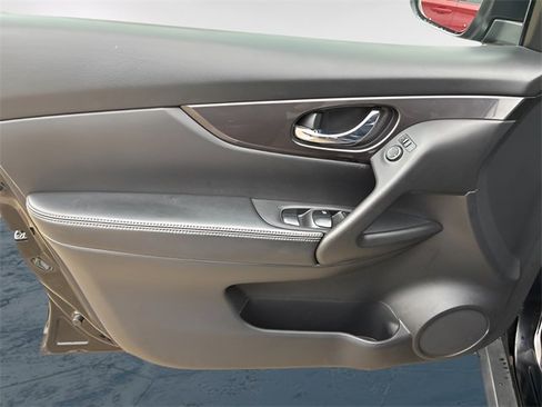 Used 2018 Nissan Rogue SV image 20