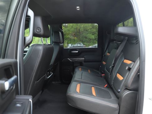 Used 2022 GMC Sierra 2500 AT4 w/ AT4 Preferred Package AWD/4WD image 16