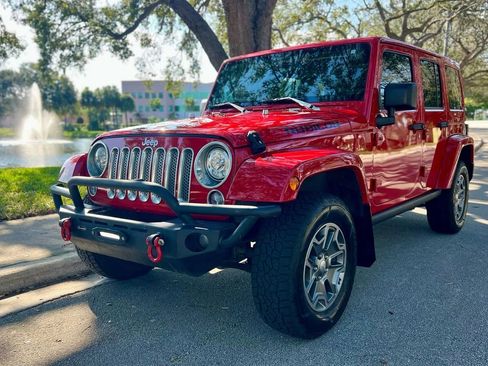 Used 2017 Jeep Wrangler Unlimited Rubicon w/ Connectivity Group image 4