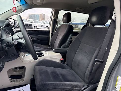 Used 2014 Dodge Grand Caravan SXT image 11