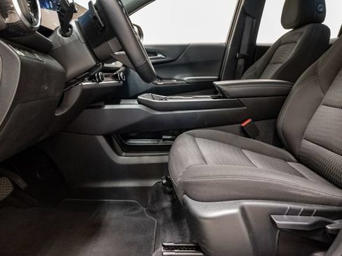 Used 2025 Chevrolet Equinox LT FWD image 11