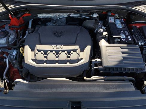 Used 2018 Volkswagen Tiguan S image 32