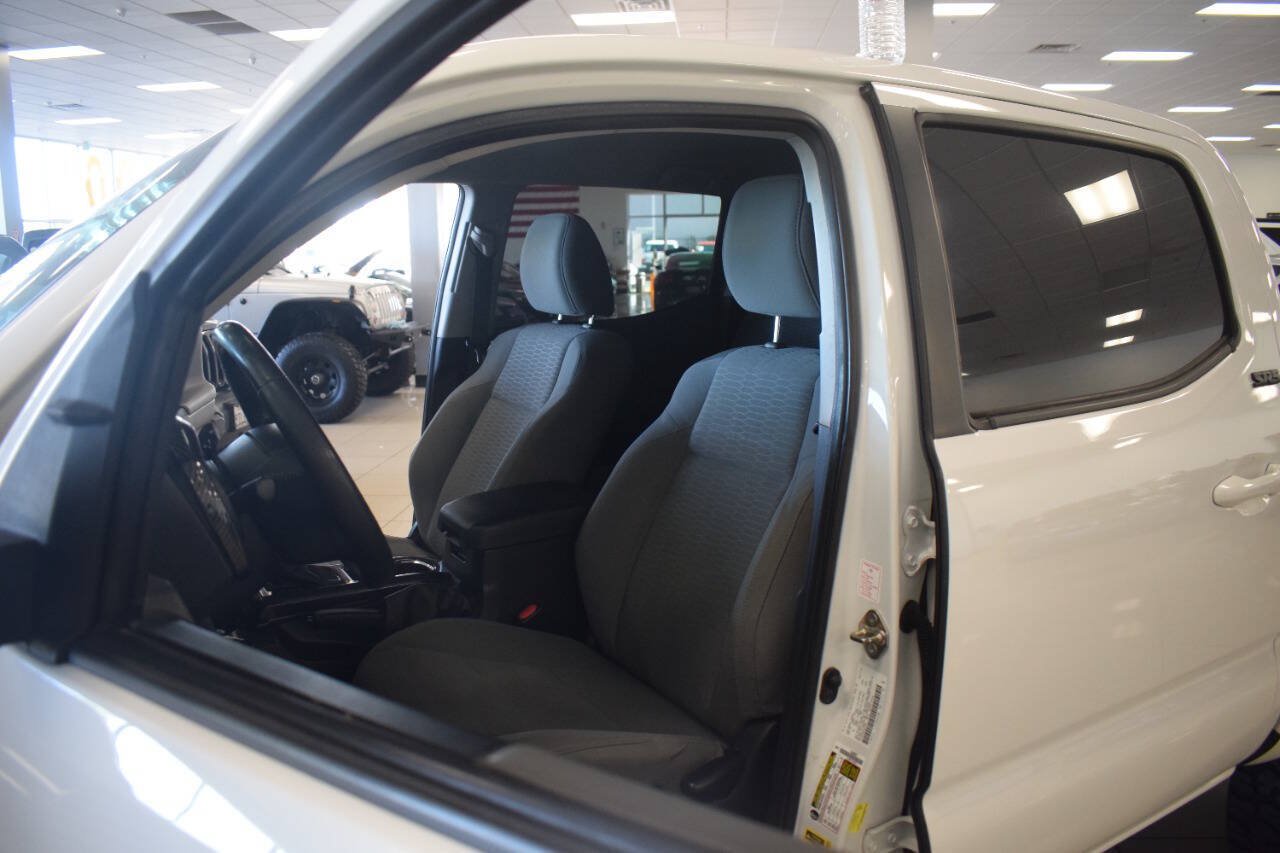 Used 2017 Toyota Tacoma SR5 RWD image 58
