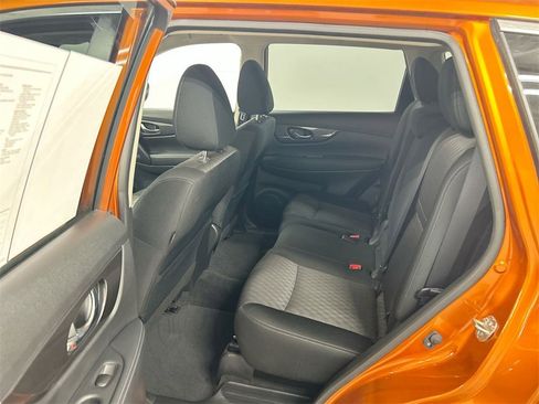 Used 2020 Nissan Rogue SV image 19