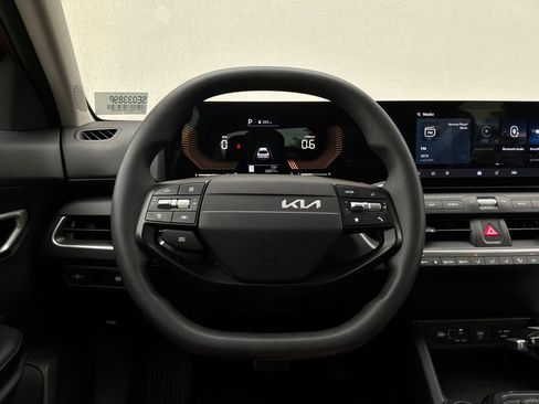 Used 2025 Kia K4 FWD image 31